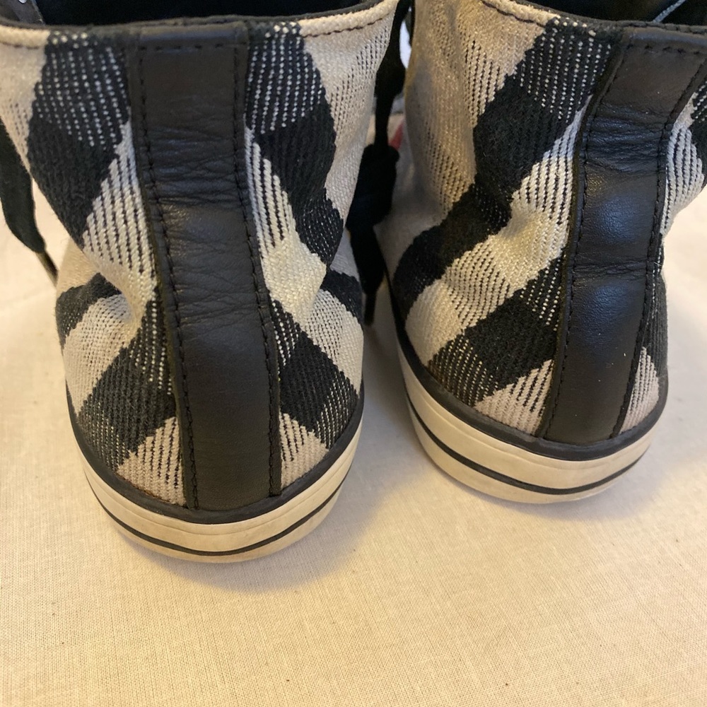 Burberry shoes - Picture 4 of 8